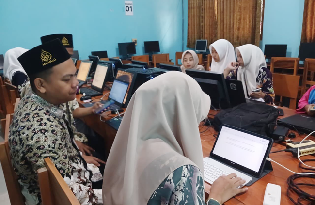 Belajar Digital Branding, MA Islamiyah Malo Adakan Pelatihan Menulis Berita