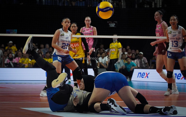 Foto Panasnya Laga Gresik Phonska Plus Vs BJB Tandamata di Proliga 2026 Putri Seri Bojonegoro