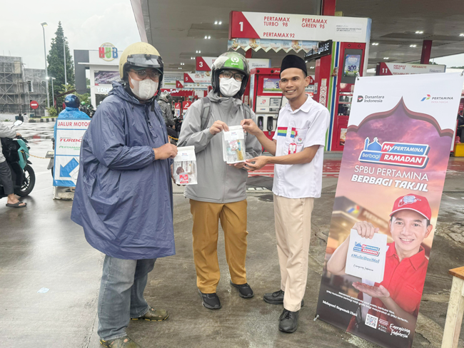 MyPertamina Berbagi Ramadan, Bagikan Takjil Gratis di Jaringan SPBU COCO