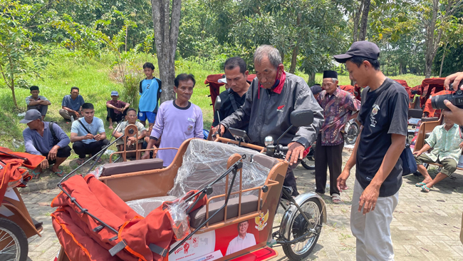 200 Penarik Becak di Bojonegoro akan Terima Becak Listrik Bantuan Langsung dari Prabowo Subianto