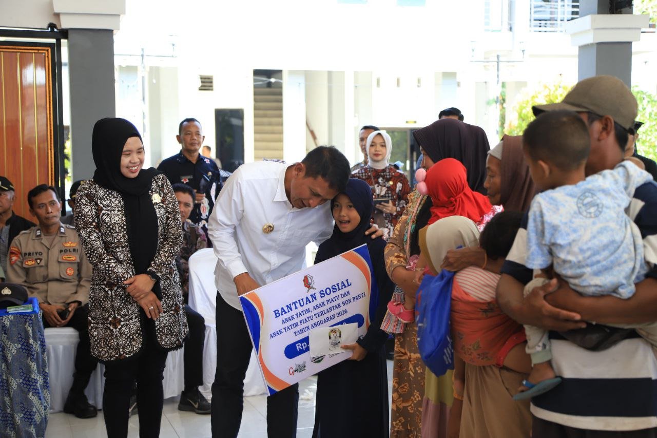 Sentuhan Sosial Bupati Wahono di Kasiman, Anak Yatim hingga Lansia Terima Bantuan