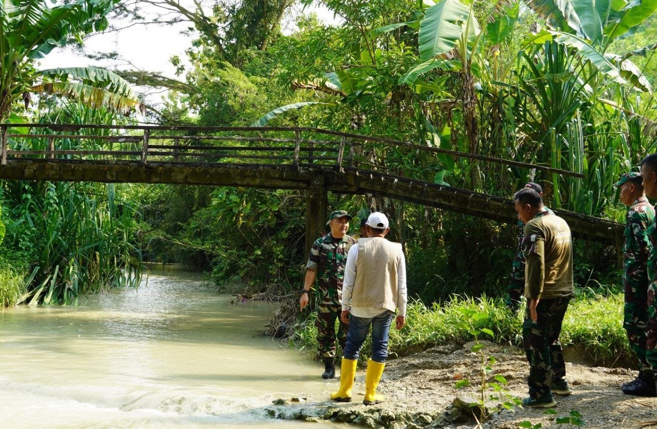 Jembatan Beton Napis-Kenongorejo Segera Dibangun, Dandim Bojonegoro Tinjau Lokasi