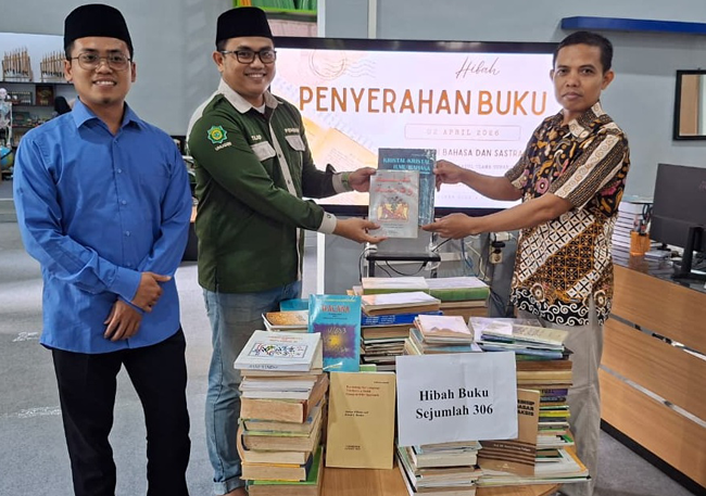 Perpustakaan Unugiri Terima Hibah 306 Buku Bahasa dan Sastra Arab