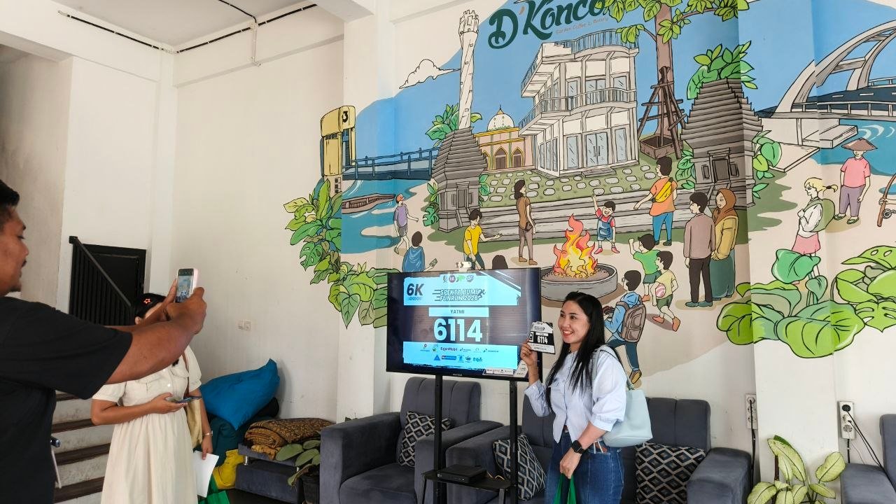 Peserta Antusias Ambil Racepack dan Selfie di D’Konco Cafe