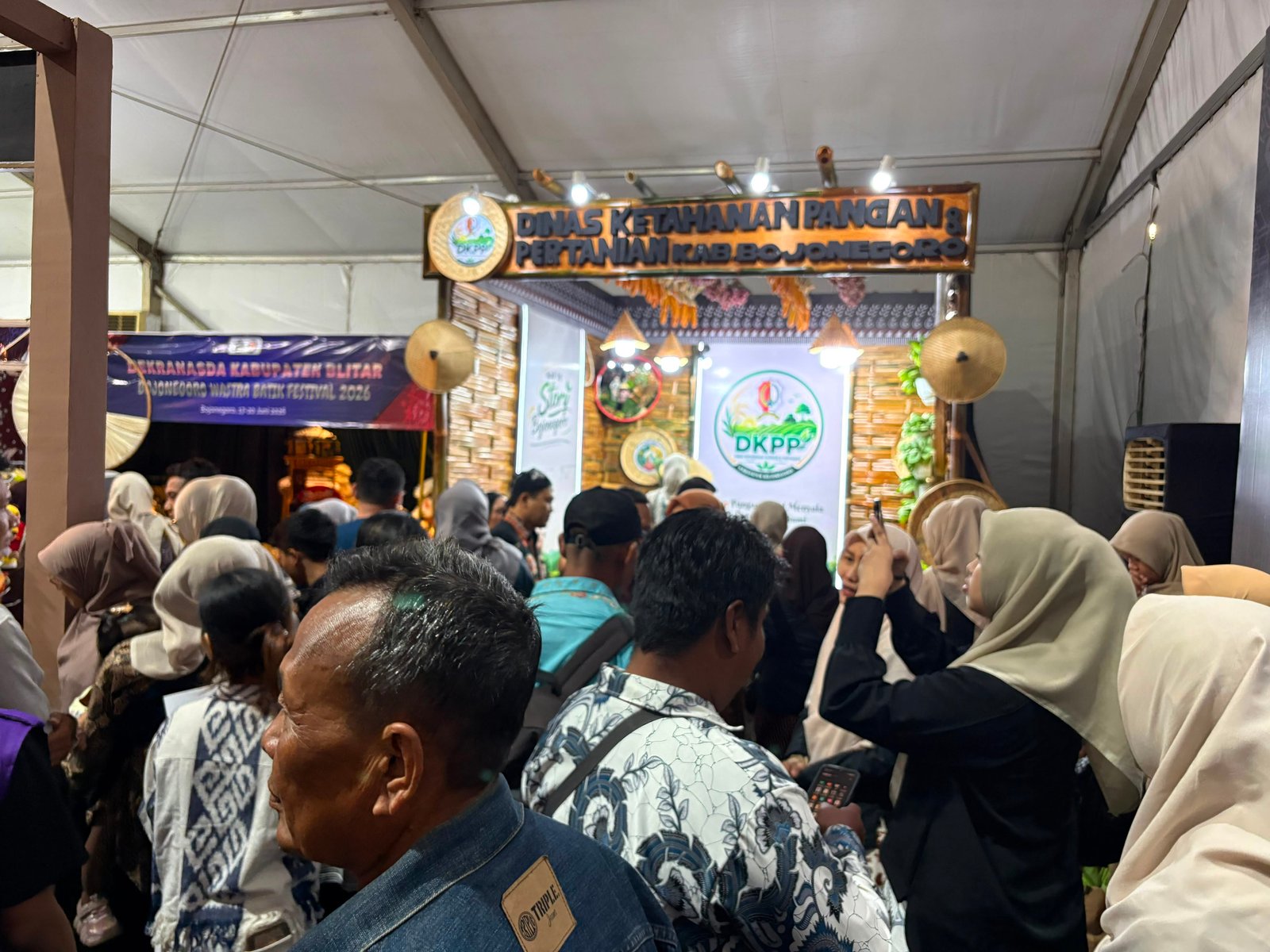 Hari Kedua Bojonegoro Wastra Batik Festival 2026 Ramai Diserbu Pengunjung