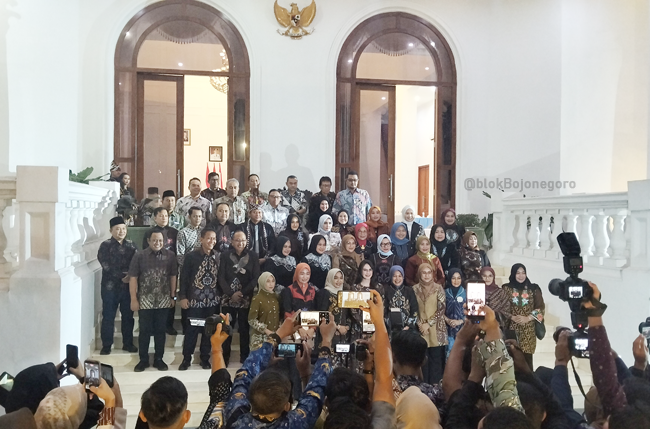 Mohammad Yasin Plt Kepala Bappeda Jatim Apresiasi Bojonegoro Wastra Batik Festival 2026