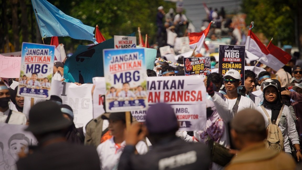 Ribuan Relawan MBG Geruduk Gedung DPRD Bojonegoro
