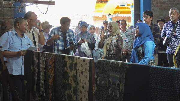 Studi Lapang Geopark Bojonegoro Menuju UGGp, Kunjungi Sentra Batik Jono hingga Atas Angin