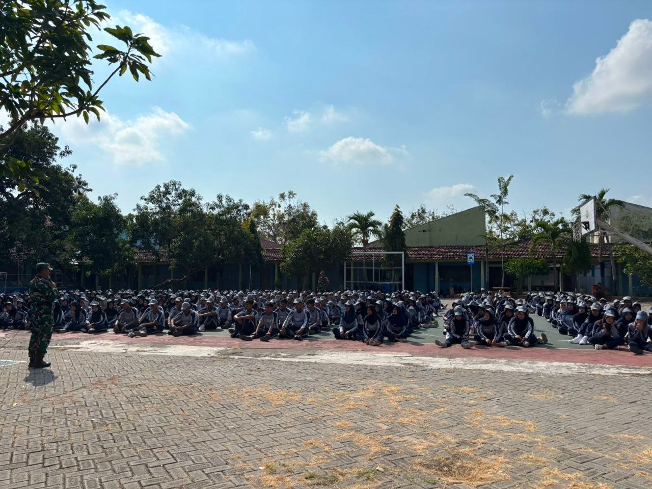 Bersama Koramil, SMAN 1 Sumberrejo Bojonegoro Ajari PBB Kelas XI dan XII