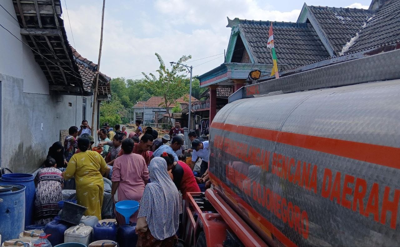 BPBD Bojonegoro Salurkan 3,13 Juta Liter Air Bersih...