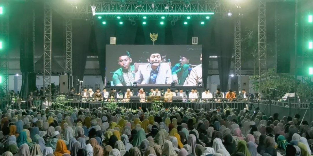 Gus Iqdam Pukau 18.000 Jemaah di HUT Emas...