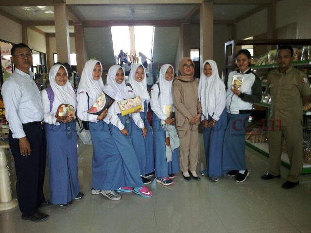 Siswa SMAN 3 Bojonegoro Kunjungi Galeri UMKM