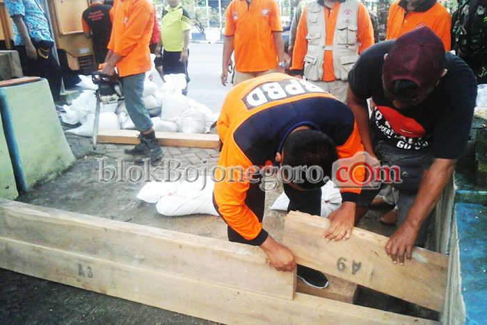 Antisipasi Banjir Masuk Kota, BPBD Pasang Doorlatt