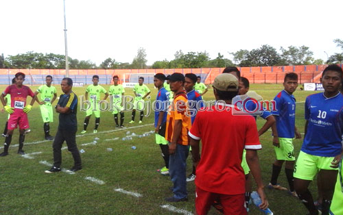 Ricuh, Sinar Harapan Kejar Wasit