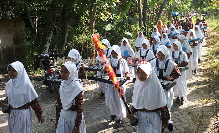 Sambut Ramadan, Siswa Ngumpakdalem Pawai Drumband