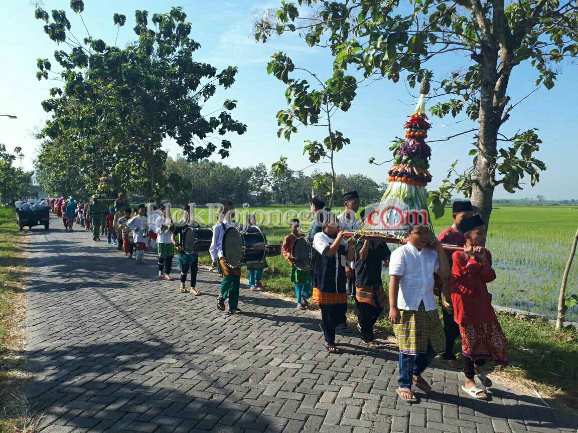 Dua Gunungan Tanda Gembira Sambut Ramadan