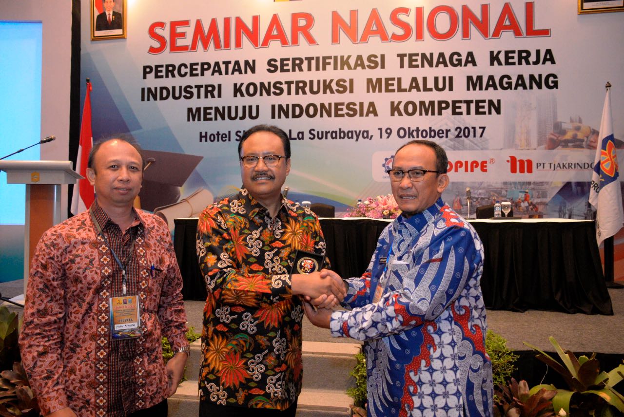 Gus Ipul: Pemprov akan Fasilitasi Kuli dan Tukang Punya Sertifikat Keahlian