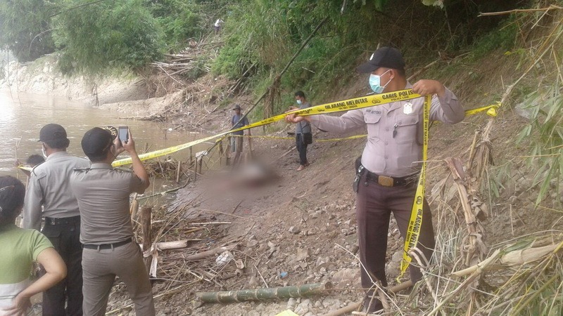 Mayat Mr.X Tertelungkup di Bibir Sungai Bengawan Solo