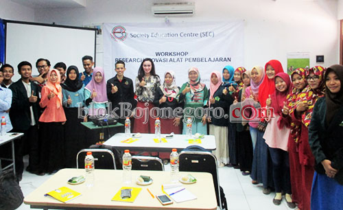 Mahasiswa Calon Guru Ikuti Workshop Research Inovasi Alat Pembelajaran