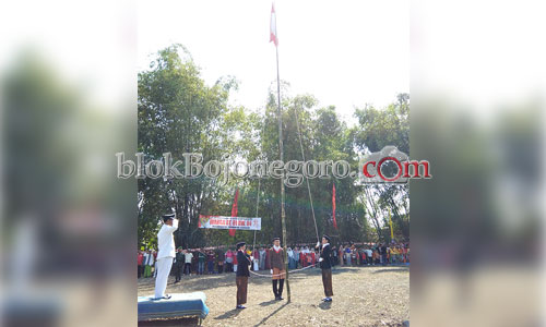 Kompak, Warga Banjarjo Upacara di Bawah Pohon Bambu