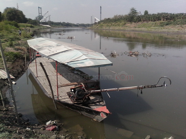 Jembatan Bojonegoro-Trucuk Ancam Keberadaan Perahu Tambang?