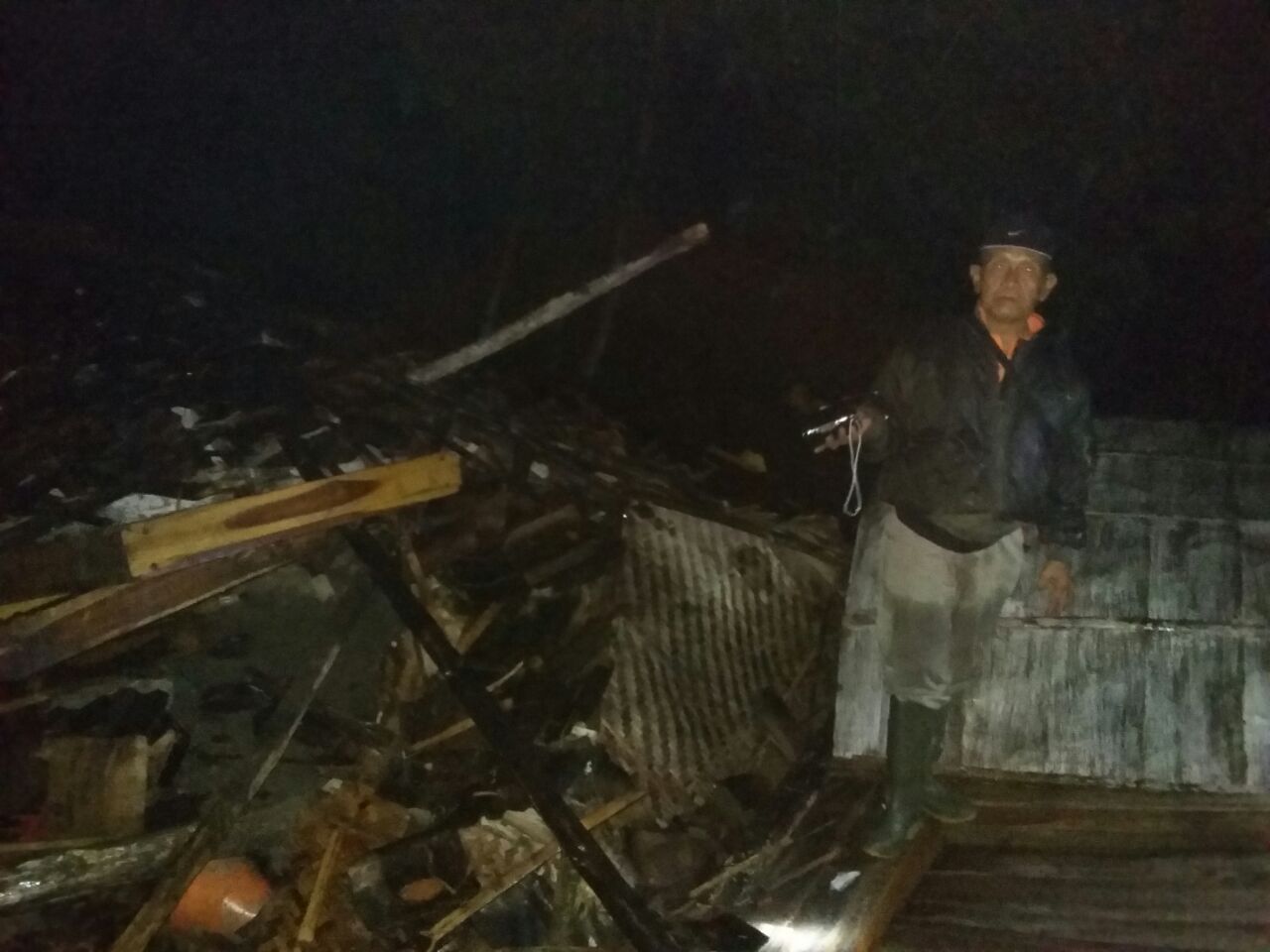 Angin Kencang Robohkan Satu Rumah di Ngasem