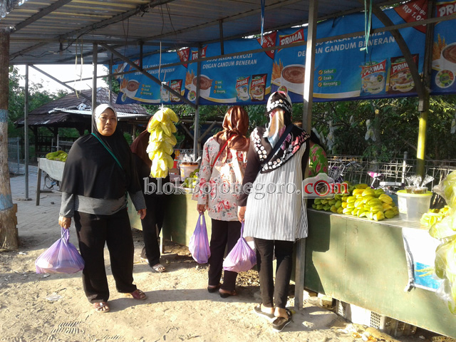 Pengunjung Membludak, Penjualan Belimbing Meningkat