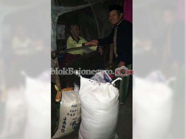 MWC NU Temayang Salurkan Zakat Fitrah