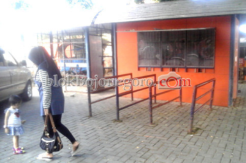 Loket Belum Buka, Suporter Kecewa