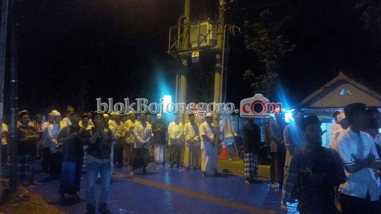 Jemaah Maulid Nabi Meluber,  Jalan Munginsidi Ditutup