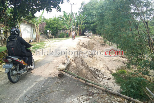 Akibat Banjir, Lagi-lagi Jalan Mulyoagung Longsor