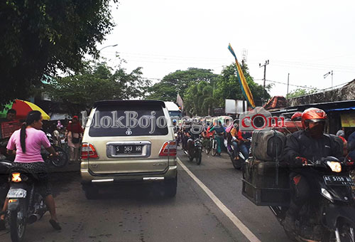 Hati-Hati, Macet di Pasar Tumpah Cendono