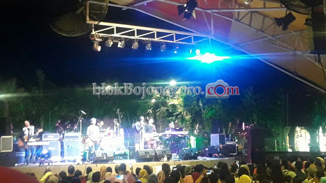 Aksi Sheila On 7 Pukau Kota Bojonegoro