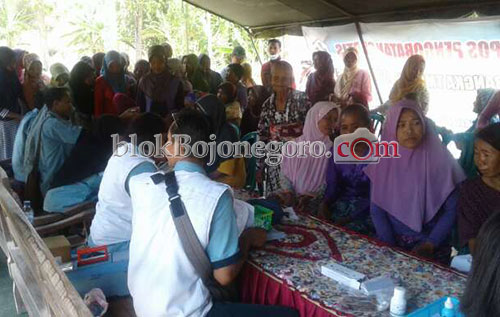 Dinkes Beri Pengobatan Massal Warga Meduri
