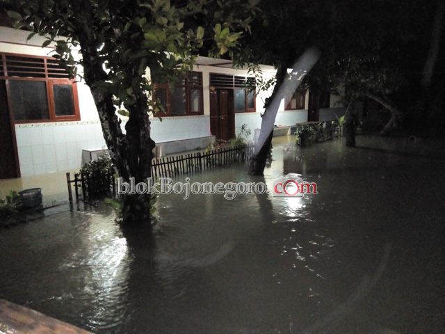 14 Rumah Warga Sekar Terendam Banjir Bandang