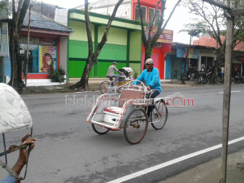 Ojek Online Lebih Murah dan Cepat, Becak Kalah Pamor