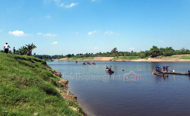 Geram..! Pemdes dan Warga Sarangan Obrak Penambang Pasir