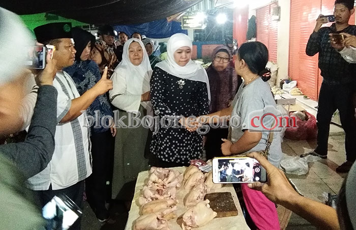 Pedagang Pasar Bojonegoro Keluhkan Harga ke Khofifah