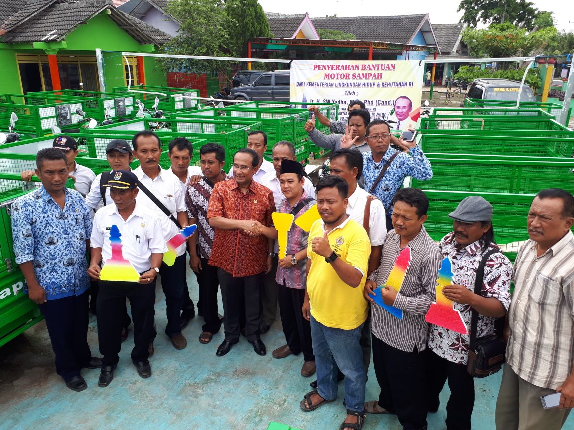 SW. Yudha Fasilitasi Penyerahan Motor Sampah
