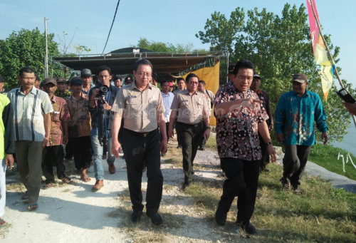 Kritis, Kepala BNPB Tinjau Tanggul di Desa Kanor