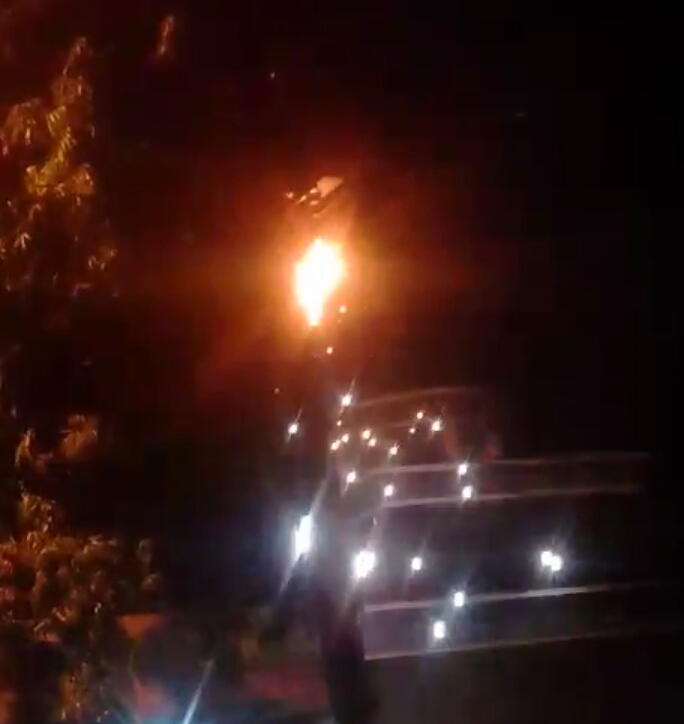 Kabel Listrik Terbakar, Kagetkan Warga Jalan Pemuda