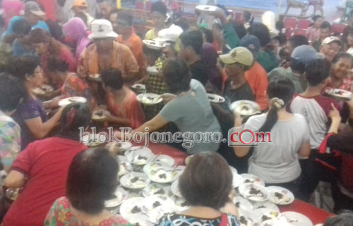 Jalin Silaturahim, Ratusan Warga Buka Bersama di Kelenteng
