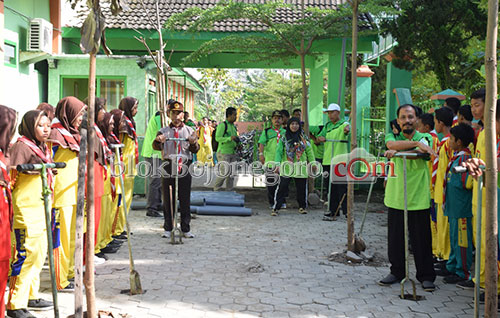 MTsN Bojonegoro Ikut Sukseskan Gerakan Sejuta Biopori