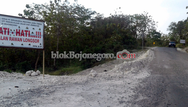 Longsor di Jalan Bojonegoro-Nganjuk Belum Terselesaikan