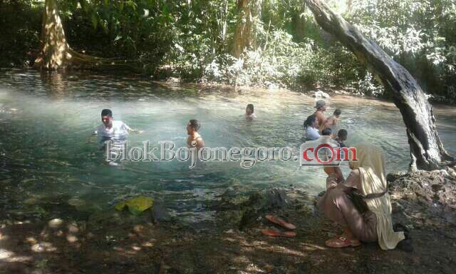 Lebaran, Liburan Gratis di Sendang Grogolan