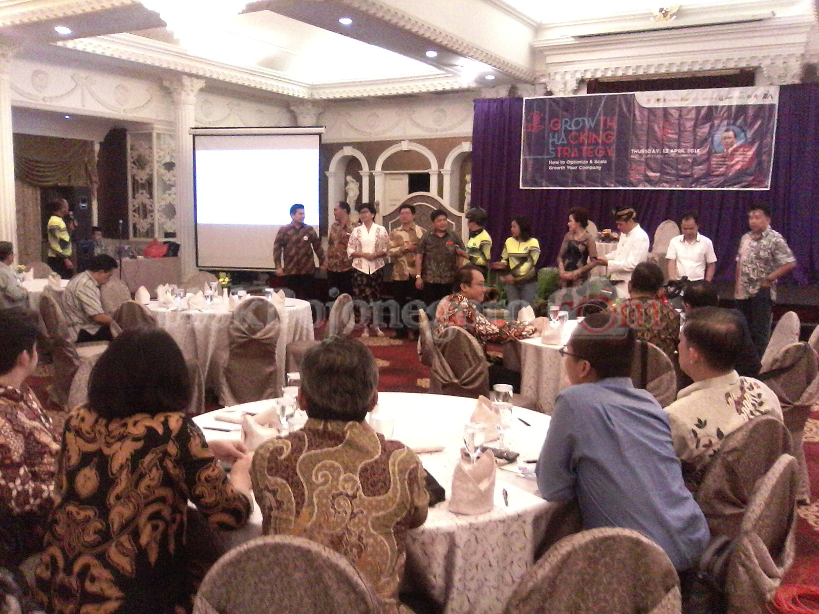 Puluhan Pebisnis Ikuti Seminar AMA Surabaya