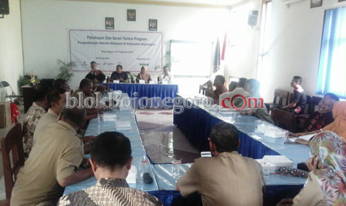 EMCL Serahterimakan Pengembangan Sekolah Adiwiyata