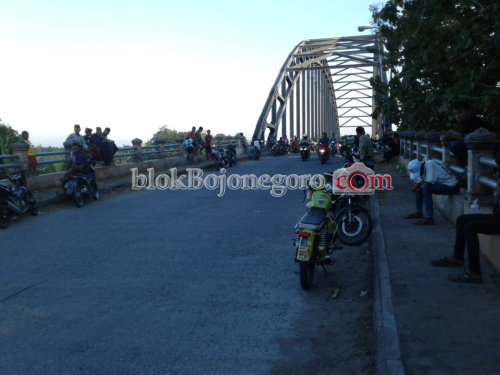 Jelang Berbuka, Jembatan Malo Jadi lokasi Nongkrong
