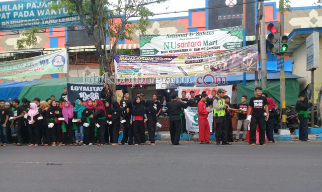 Kenalkan Pencak Silat, Pagar Nusa dengan Membagikan Takjil