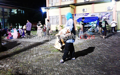 Ada Event, Berkah Penjual Alas untuk Duduk